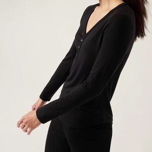 GAP Women's Elegant Black V-Neck Long Sleeve Tee